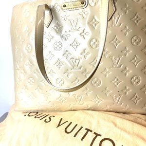 Louis Vuitton Blanc coral monogram Vernis Wilshire MM bag